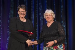Ruth Fitzgerald receives Te Rangi Hiroa Medal from Philippa Black 255x170